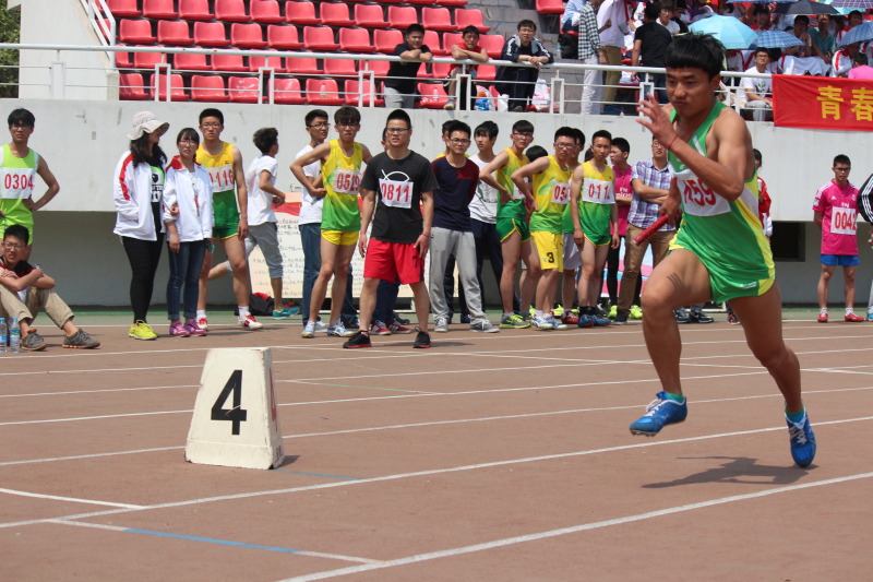学生男子组4X100米接力赛